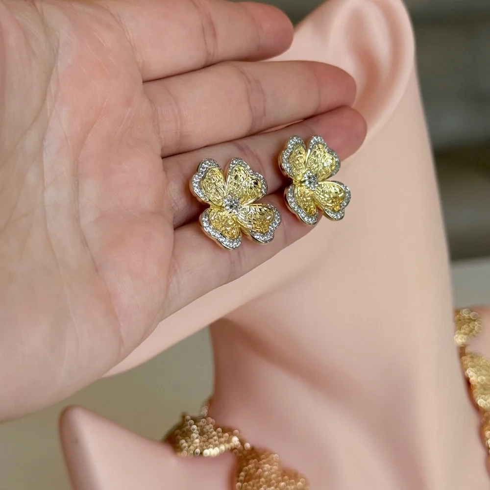 High Quality Gold Four-Leaf Flower Stud Earrings with Zirconia